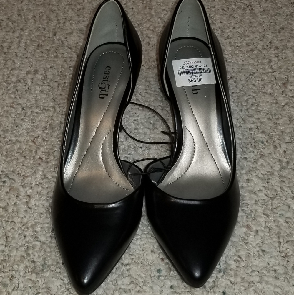 Black Pumps